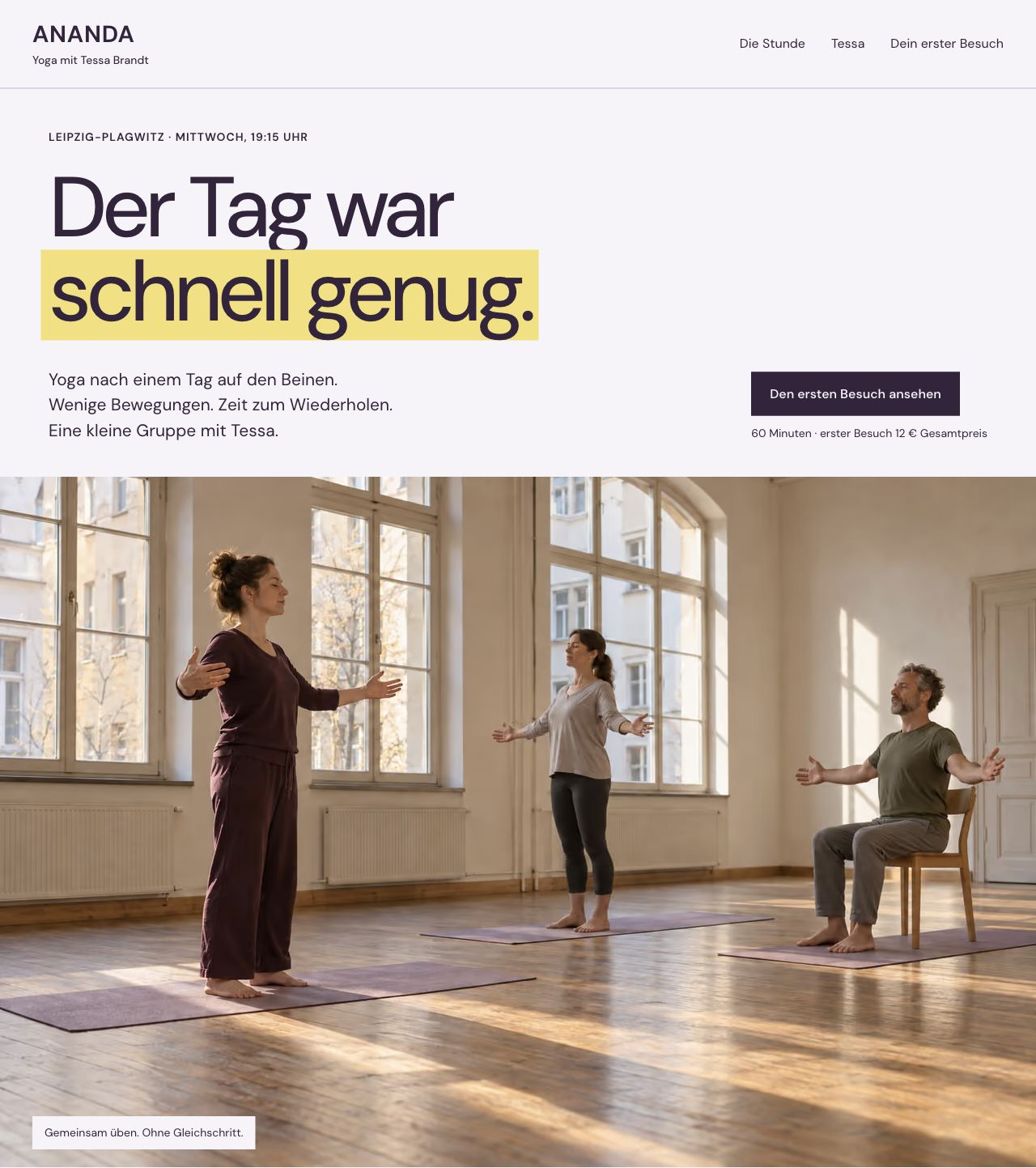 ANANDA für Tessa Brandt: große Schrift mit gelbem Satzband und fotografische Unterrichtsszene mit stehender und sitzender Variante